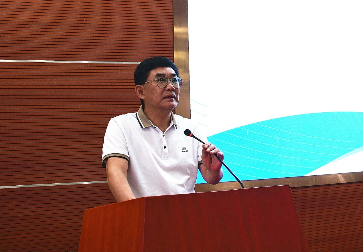 说明: E:\10——新闻稿件\2025年\7——英国上市公司365附属疾病预防控制中心（市卫生监督所）揭牌仪式\丁校_副本.jpg